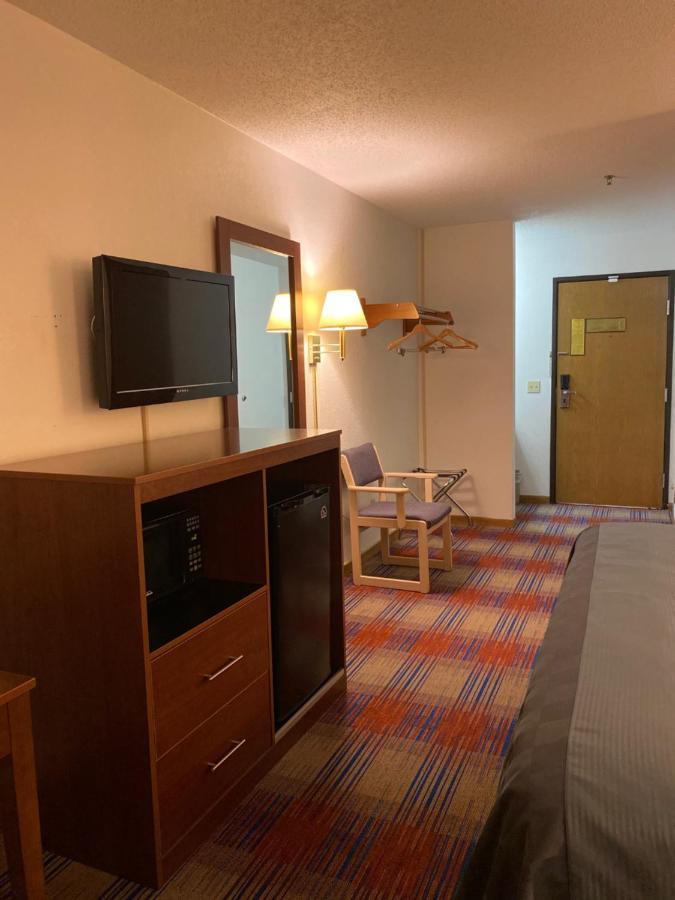 Americas Best Value Inn Champaign Bagian luar foto