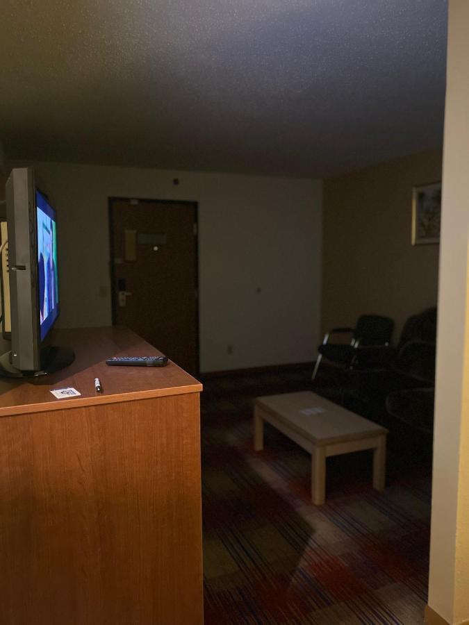 Americas Best Value Inn Champaign Bagian luar foto