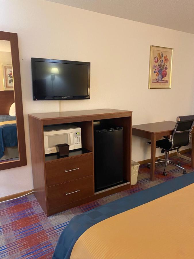 Americas Best Value Inn Champaign Bagian luar foto