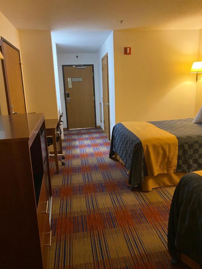 Americas Best Value Inn Champaign Bagian luar foto